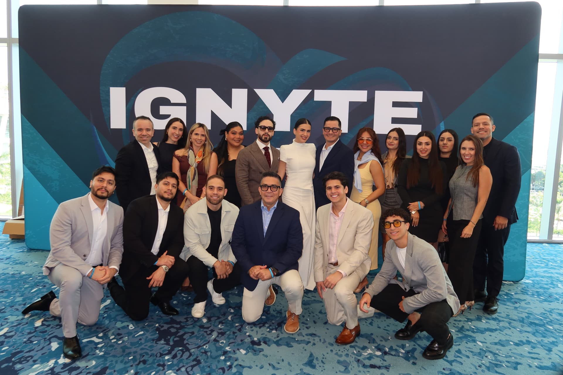 Equipo Virtual Legacy reunido en el evento Ignyte